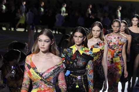 vendita versace cifre|Vendita Versace Michael Kors: pro e contro del passaggio epocale.